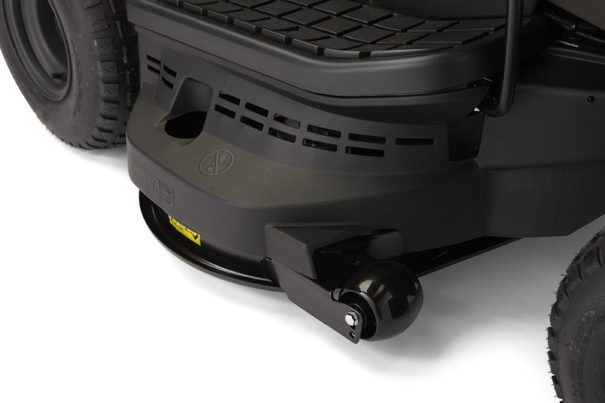 Stiga Rasentraktor Estate 598 mit Mulchstopfen, Anhängerkupplung und Ladegerät