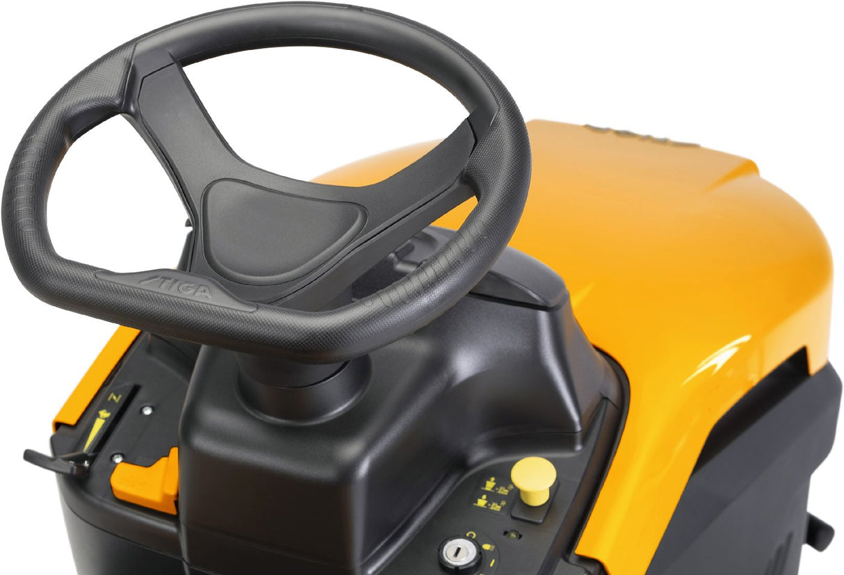 Stiga Rasentraktor Estate 598 W Special HONDA mit Mulchstopfen, Anhängerkupplung und Ladegerät