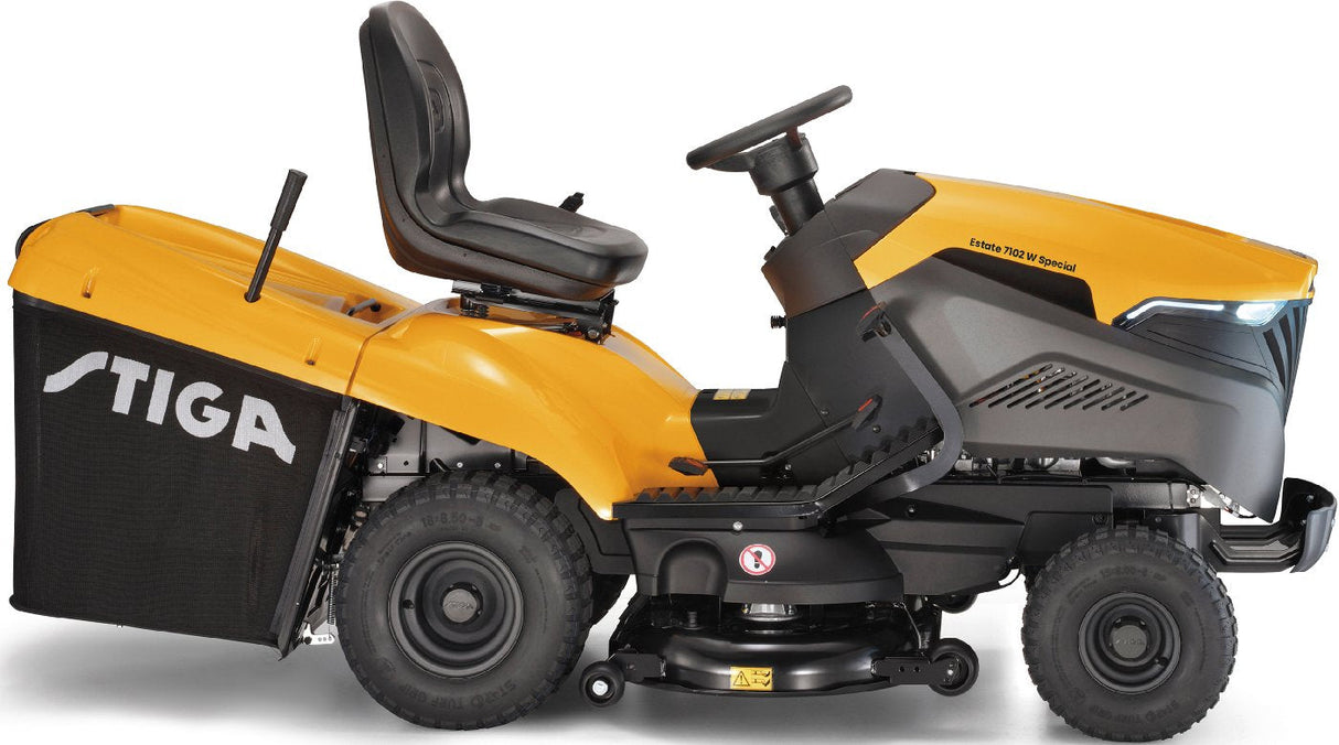 Stiga Rasentraktor Estate 7102 W Special HONDA mit Mulchstopfen, Anhängerkupplung und Ladegerät