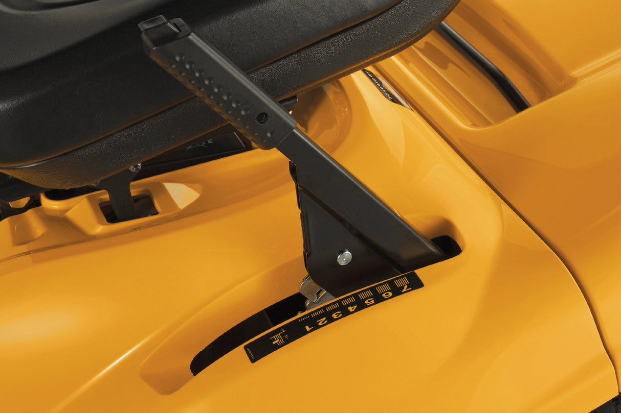 Stiga Rasentraktor Estate 7102 W Special HONDA mit Mulchstopfen, Anhängerkupplung und Ladegerät