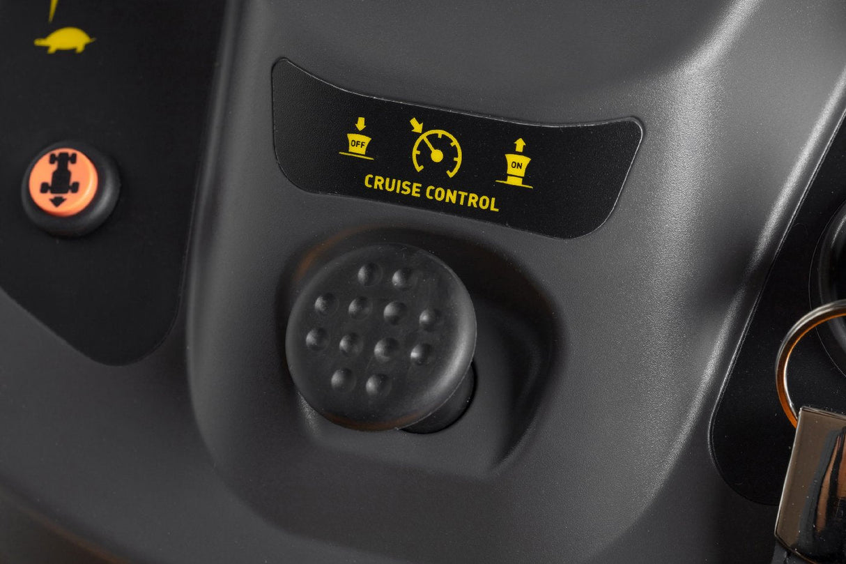 Stiga Rasentraktor Estate 9122 W mit Mulchstopfen, Anhängerkupplung und Ladegerät