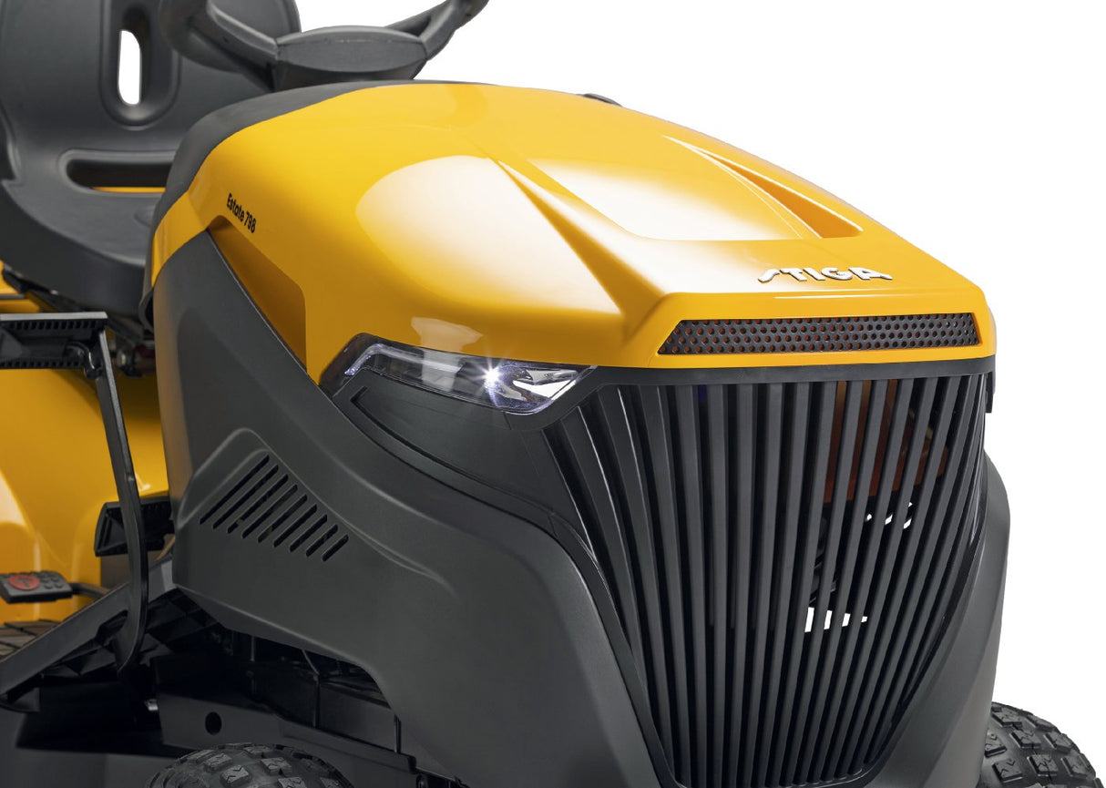 Stiga Rasentraktor Estate 798 mit Mulchstopfen, Anhängerkupplung und Ladegerät