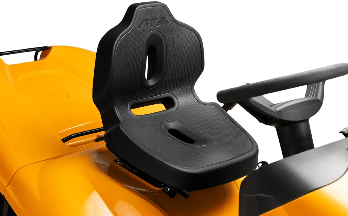 Stiga Rasentraktor Estate 798 mit Mulchstopfen, Anhängerkupplung und Ladegerät