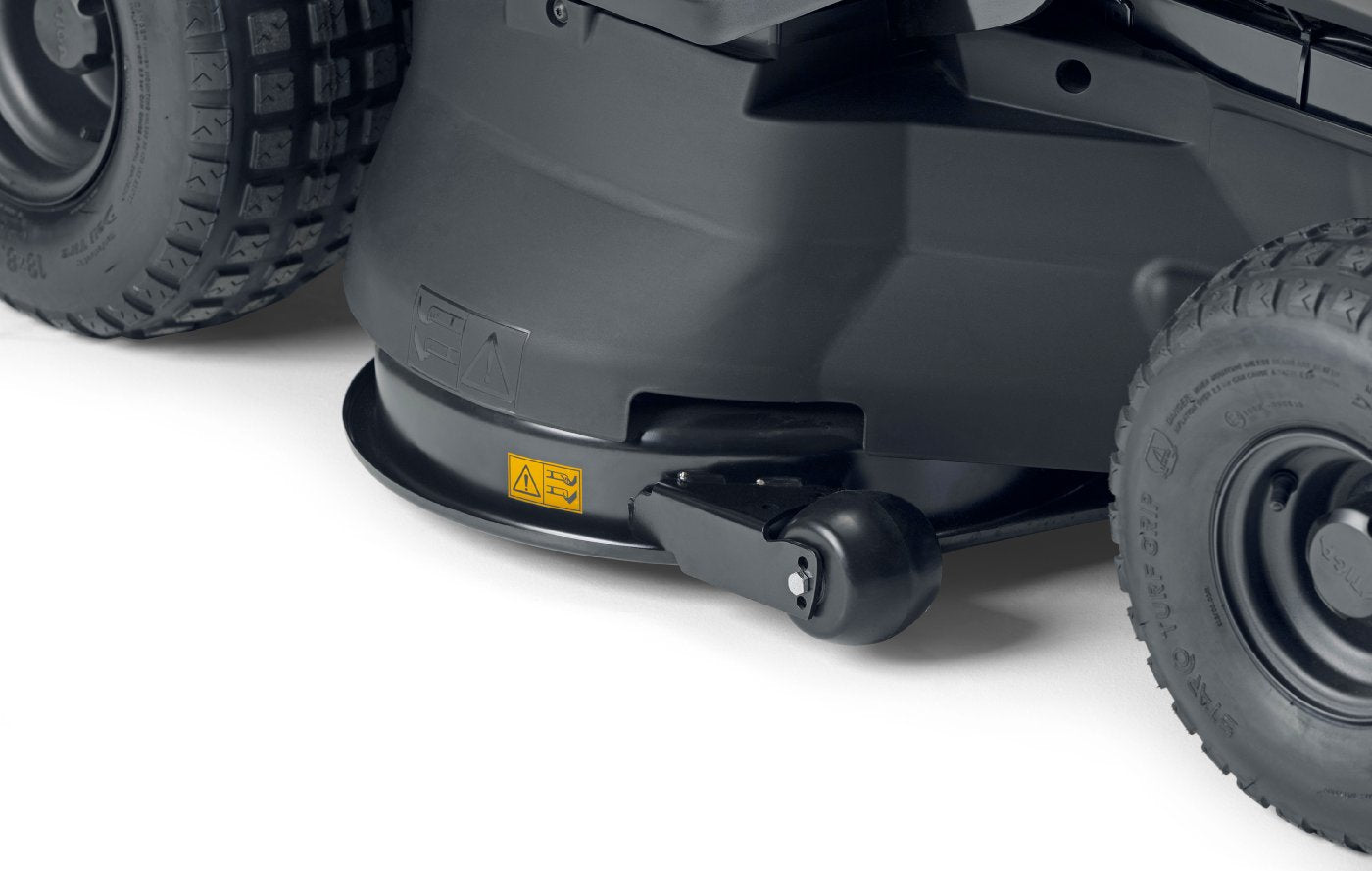 Stiga Rasentraktor Estate 798 W Special HONDA mit Mulchstopfen, Anhängerkupplung und Ladegerät