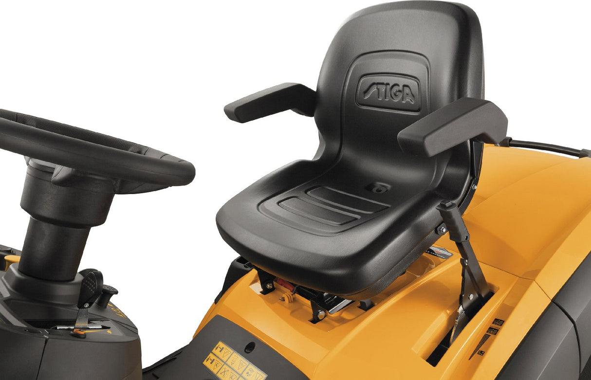 Stiga Allrad-Rasentraktor Estate 9102 WX mit Mulchstopfen, Anhängerkupplung und Ladegerät