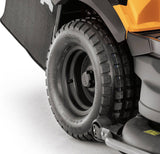 Stiga Allrad-Rasentraktor Estate 9122 WX mit Mulchstopfen, Anhängerkupplung und Ladegerät